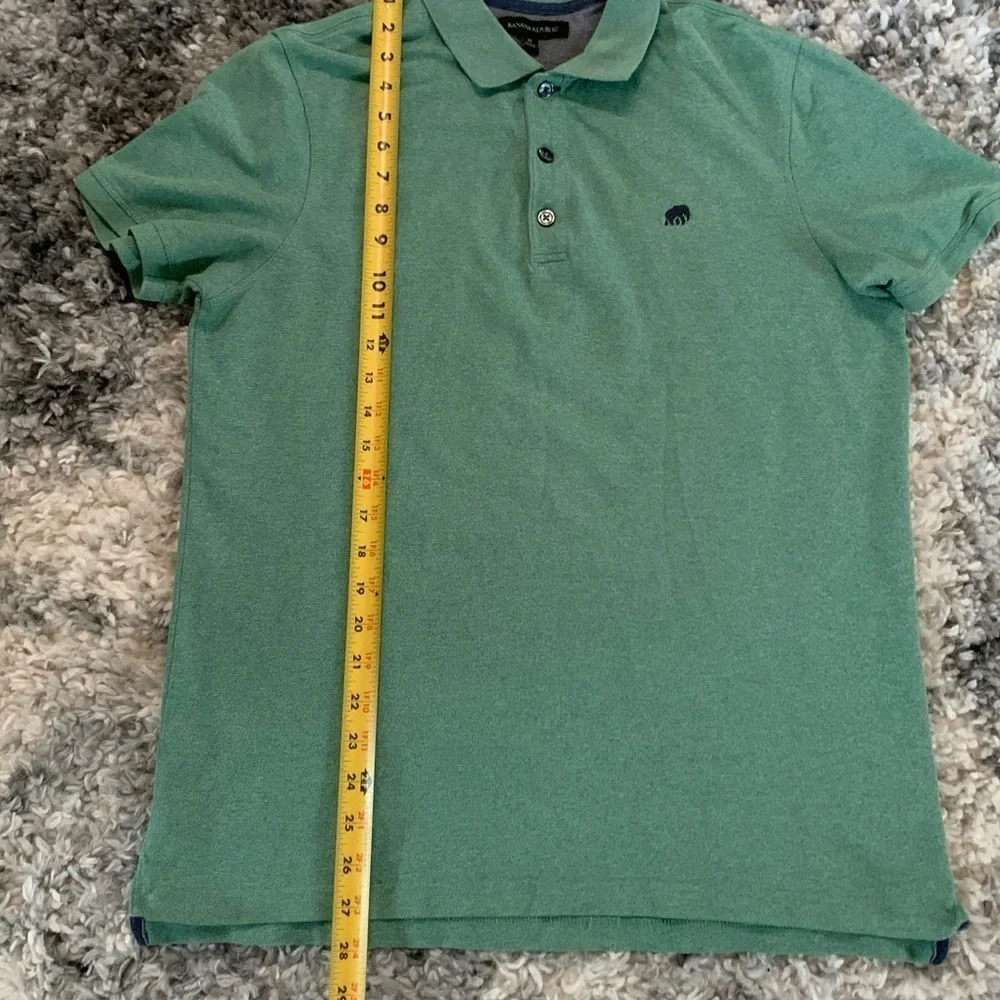 Banana Republic Men’s Green Collared Shirt Size Medium